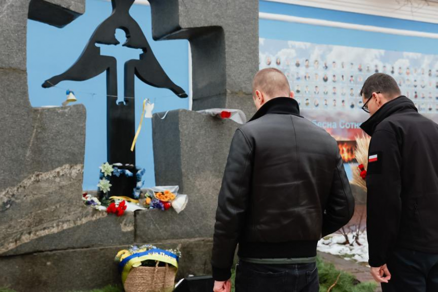 Premijer Poljske položio cveće na spomenik Stepanu Banderi – istina ili ruska propaganda